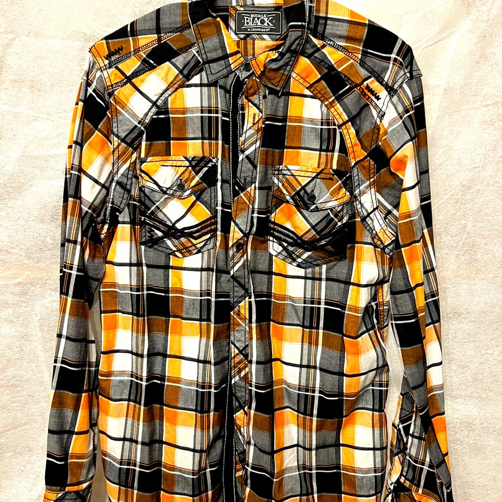 Buckle Black - standard fit button down - mens M